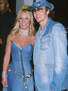 American Music Awards: The Worst Dressed Stars Of All Time!