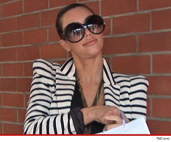 1116-kim-kardashian-tmz