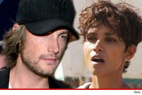 1122_gabriel_aubry_halle_berry_Article