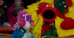 Elmo SINGS at Thanksgiving Parade -- 'Nothing's Gonna Bring Us Down'