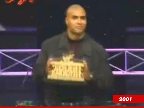 1128_maven_with_trophy2
