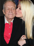 Crystal Harris Flaunts Massive Engagement Bling! 
