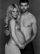 Shakira Shows Off Pregnancy Curves in Professional Photo! 