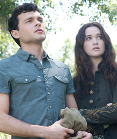 "Beautiful Creatures" Photos: Is This The New "Twilight"?