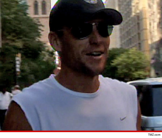 0118-lance-armstrong-tmz