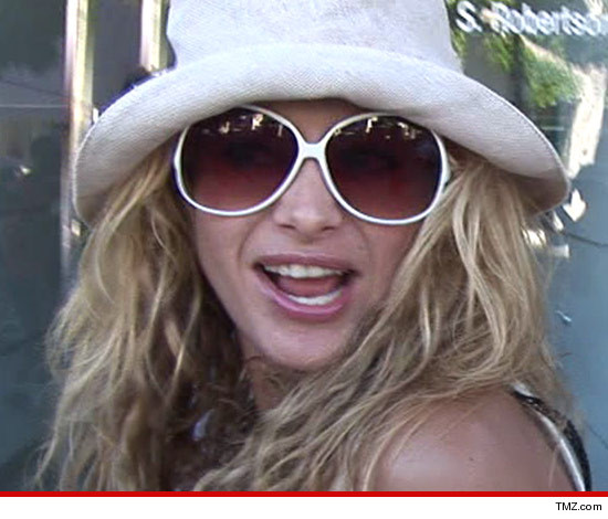 0124-paulina-rubio-tmz