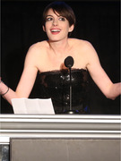 Anne Hathaway's Most Annoying Award Season Moments! 