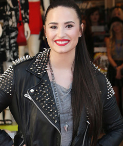 Demi Lovato Reveals She Has a Secret Sister!