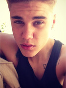 Justin Bieber Tweets Pitifully, Promises to Do Better