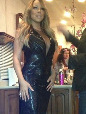 Mariah Carey Flaunts Major Cleavage on "American Idol"