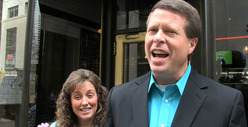 Duggar Family -- NYC Burger Feast Costs a FORTUNE for 23 People! 