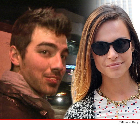 0321-joe-jonas-blanda-eggenschwiler