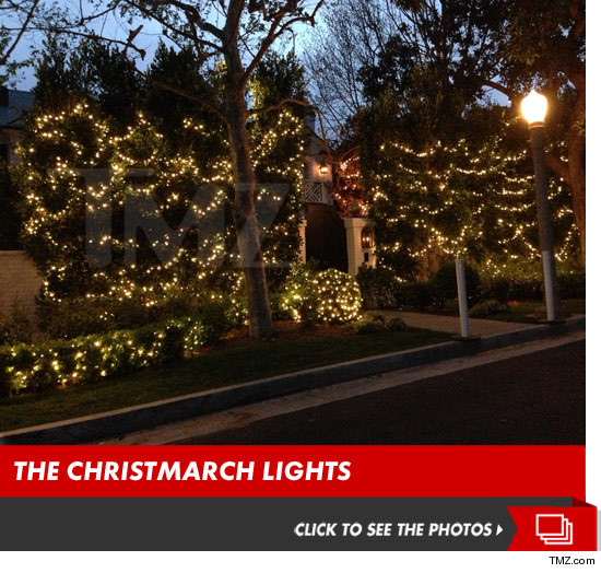 0327_maria_shriver_house_christmas_lights_launch