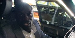 Akon -- Tricks Delta Airlines ... Gets First Class Seat Back