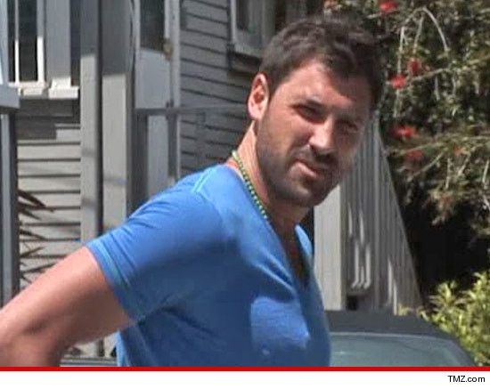 0419-tmz-maksim-chmerkovskiy