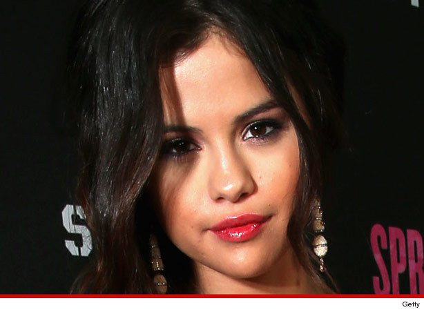 0426_selena_gomes_getty_article1