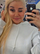 Amanda Bynes Shares Photos from the Gym After Shaving Head