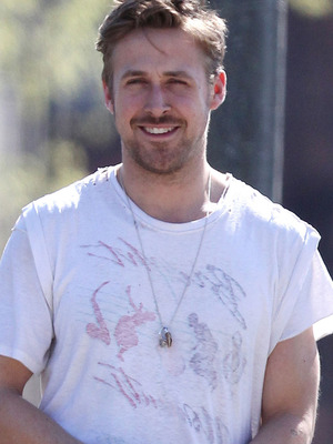 Ryan Gosling Sexy On Set For "How To Catch A Monster"!
