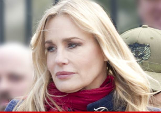 0506_daryl_hannah_getty_article1