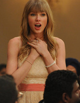 Taylor Swift Pokes Fun at Herself In "New Girl" Finale