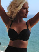 Christina Aguilera Flaunts Major Weight Loss In Bra
