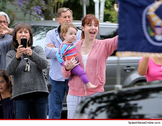 0607-alyson-hannigan-splash