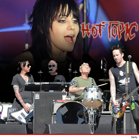 0613-joan-jett-blackhearts-getty-hot-topic