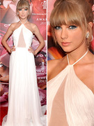 Taylor Swift Stuns at Fragrance Foundation Awards! 