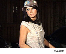 090806-paris-hilton-wig-tmz