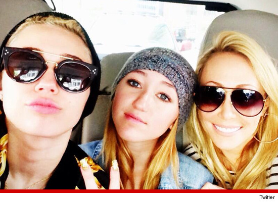 0616_miley_in_car_twitter