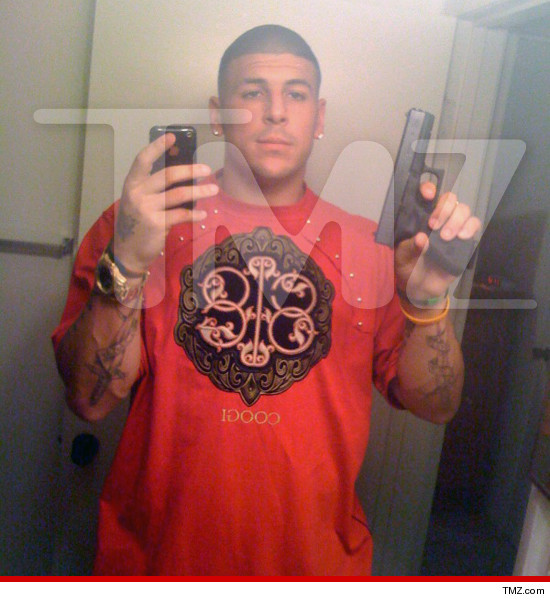 http://ll-media.tmz.com/2013/06/26/0626-tmz-gun-aaron-hernandez-3.jpg