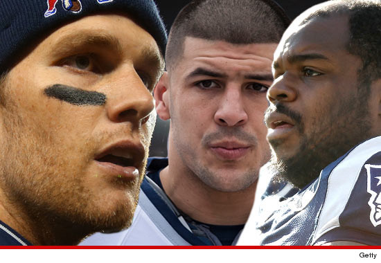 0708_tom_brady_aaron_hernandez_vince_willfork_article_getty