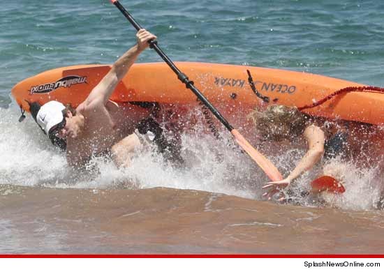 0715_joel_osteen_kayak_Splash