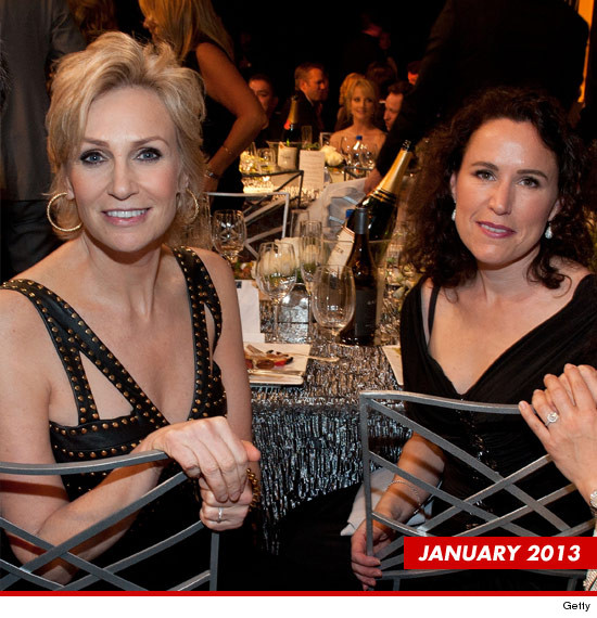 0723-jane-lynch-lara-embry-getty