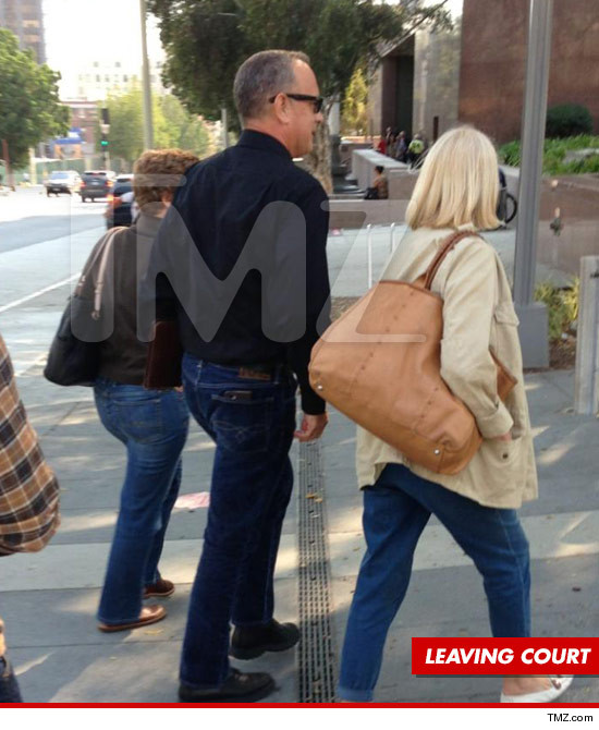0910-tom-hanks-leaving-court