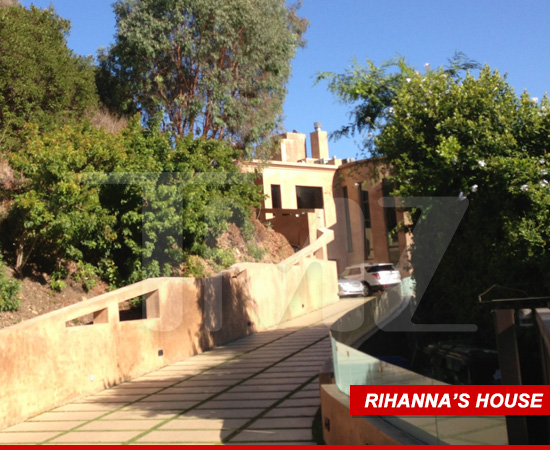1001-Rihanna-tmz-house.JPG