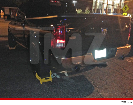 1002_shaq_car_boot_wm_tmz