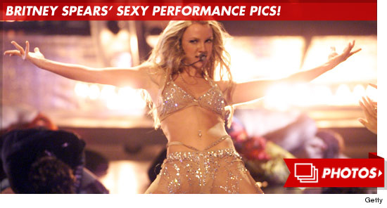 1003_britney_spears_sexy_performance_footer