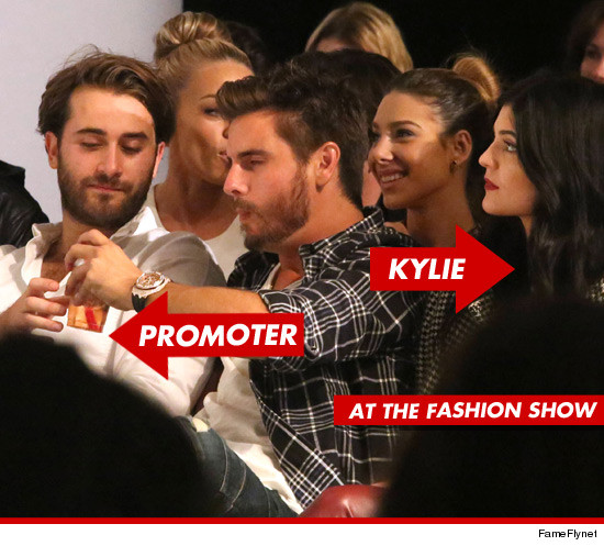 1018_scott_disick_fashion_show_banners