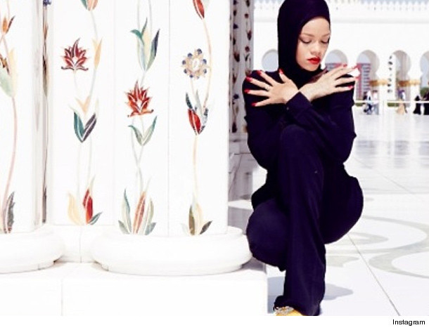 1021_rihanna_inset