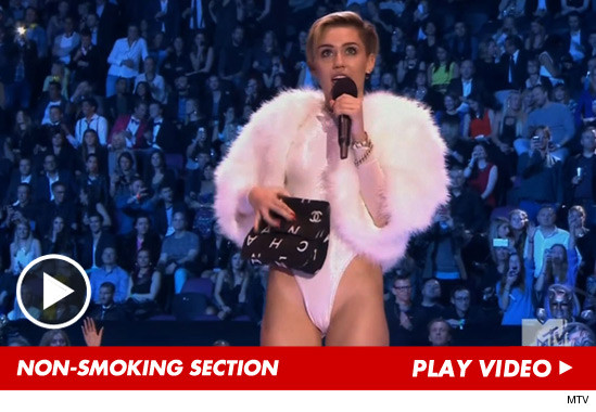 111113_miley_ema_mtvus_launch