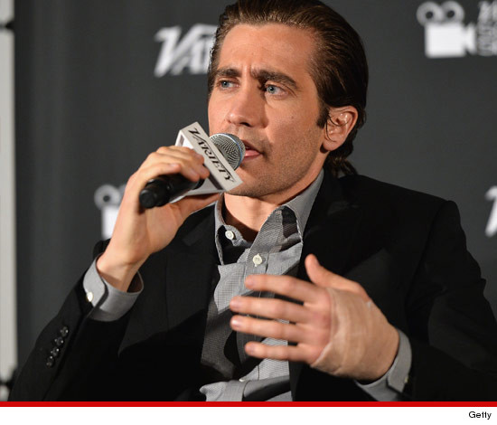 Jake Gyllenhaal -- Check Out My New Bandages Jake Gyllenhaal -- Check Out My New Bandages