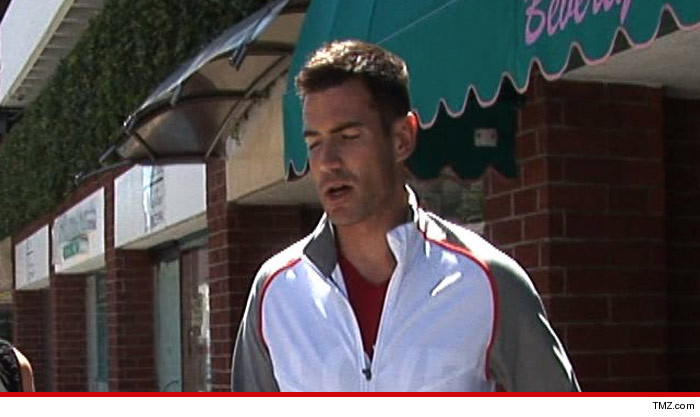 1125_aiden_aidan_turner_article_tmz_1