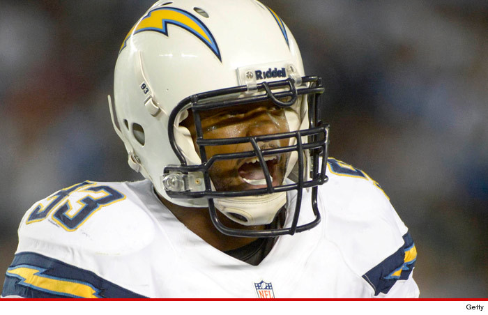 1216_Dwight-Freeney_getty