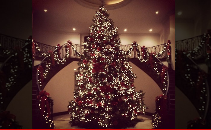 1216_matt_kemp_christmas_tree_instagram
