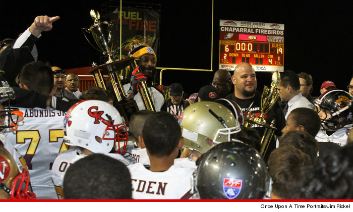 1224-snoop-dogg-football-jim-rickel