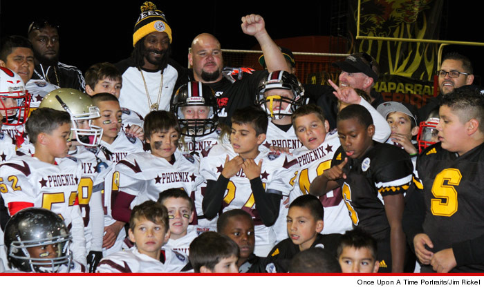 1224-snoop-football-jim-rickel