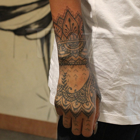 rihanna s wrist tattoo photo 4 tmz com rihanna s wrist tattoo photo 4 tmz com