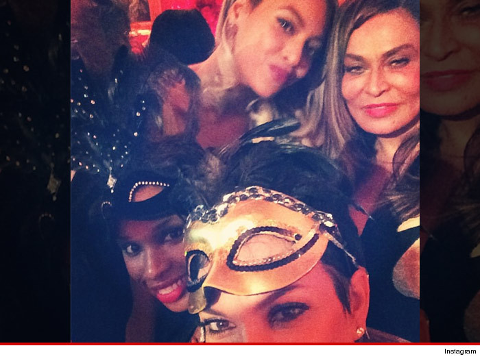 0112_krisjenner_tina_knowels_party_instagram