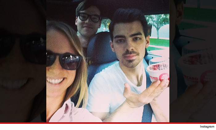 JOE-JONAS-instagram-uber